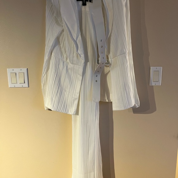 Fashion Nova full pantsuit set with belt - Picture 2 of 3